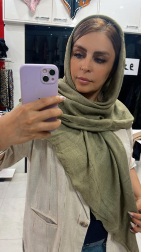 روسری تک رنگ نخ دور حلزونی در رنگبندی